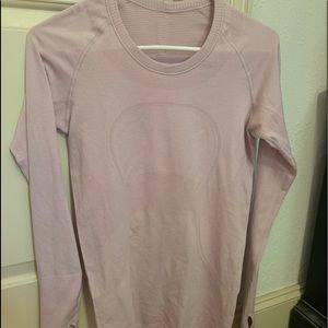 light pink long sleeve lulu lemon top
